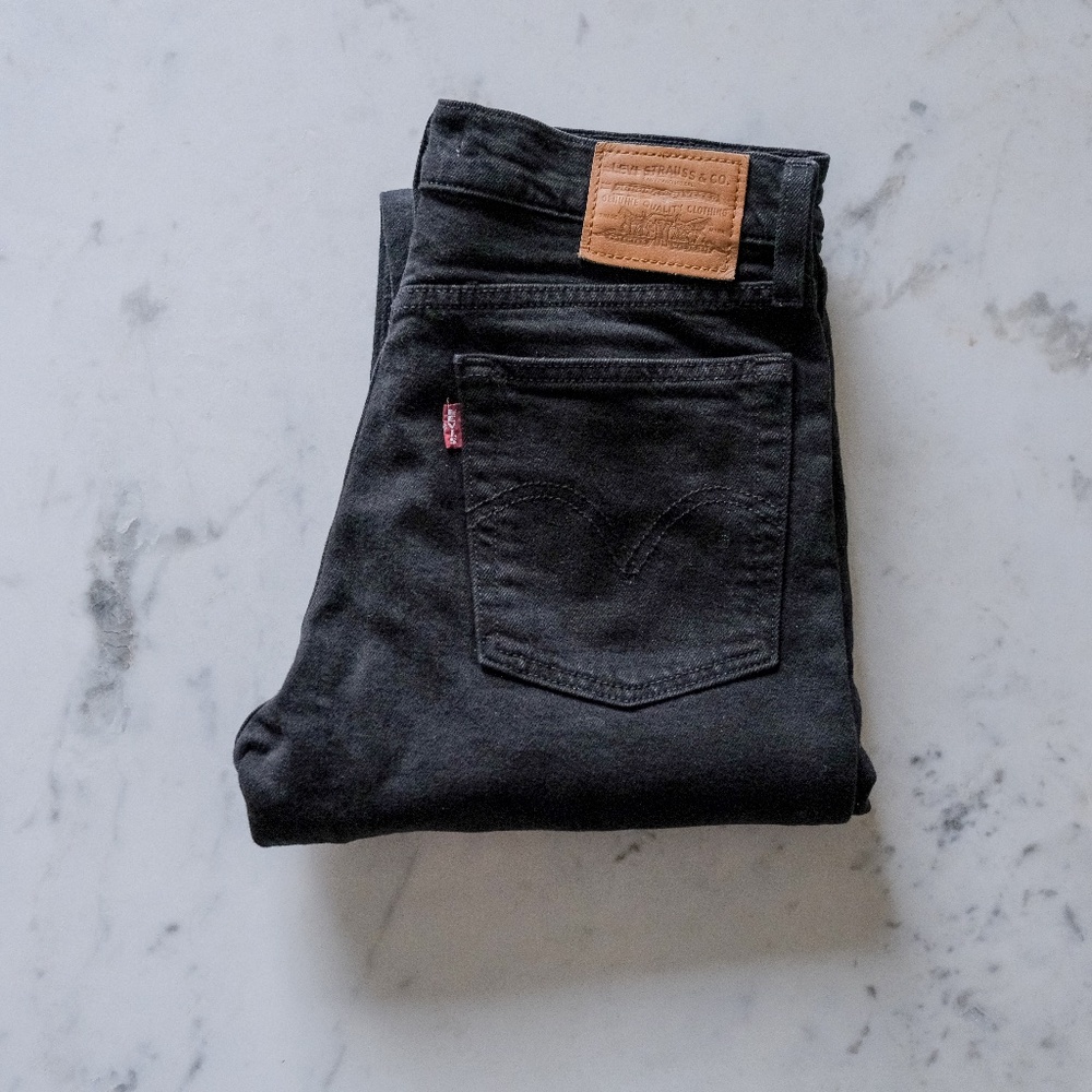 Levi Wedgie Fit Skinny Jeans in black Women's Size 25